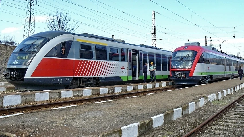 БДЖ пуска 8 000 допълнителни места във влаковете за почивните дни по случай Трети март