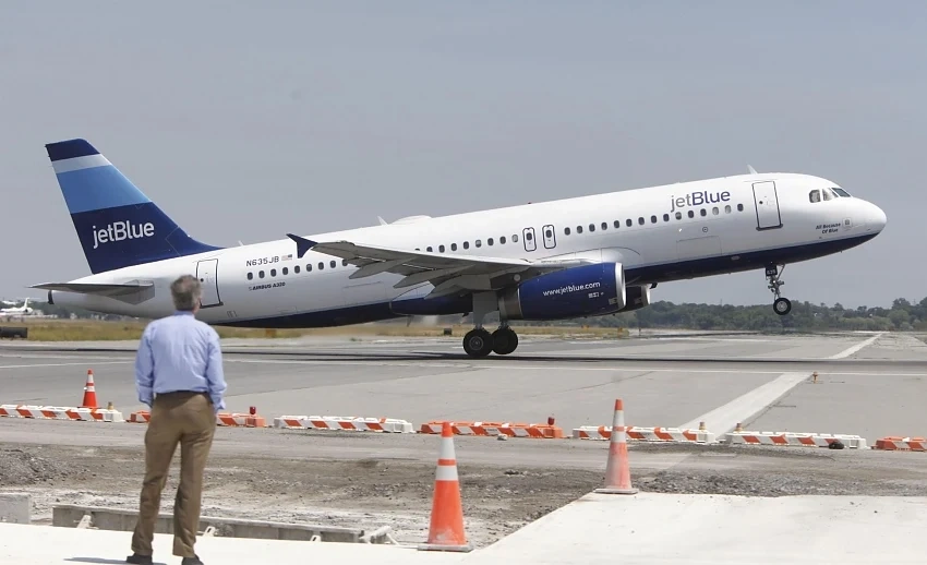 American JetBlue подарява безплатни билети на тези, които изтрият снимките си в Инстаграм