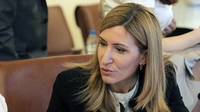 Министър Ангелкова предлага дългосрочни визи за руските туристи 