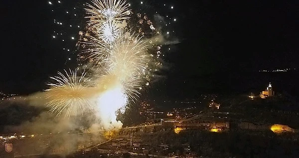 Над 10 000 зрители аплодираха шоуто на Царевец