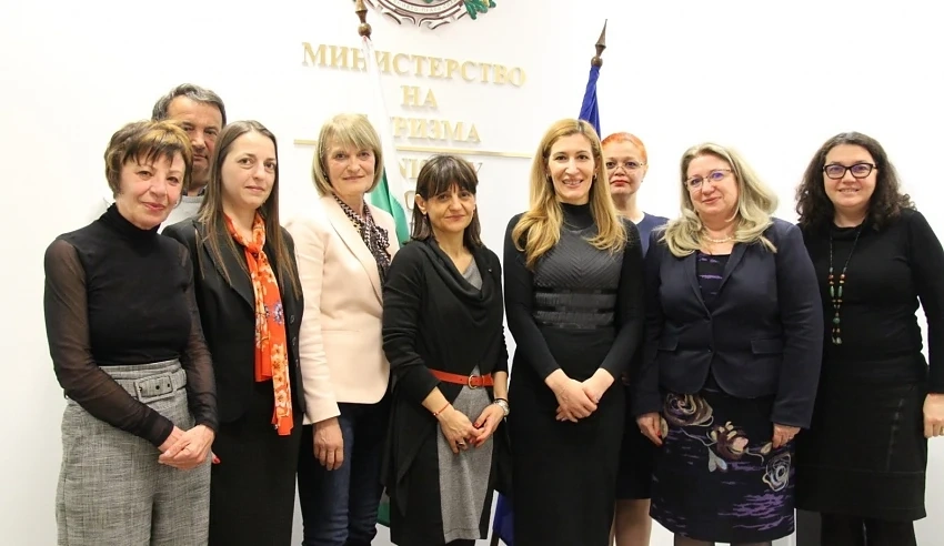 Министър Ангелкова се срещна с представители на Управителния съвет на АБТТА