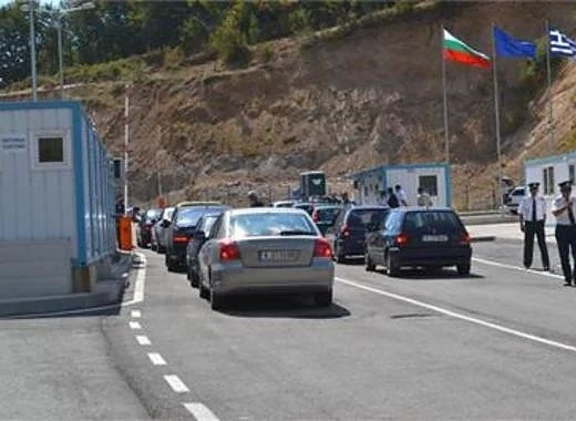 Засилен трафик през ГКПП Маказа