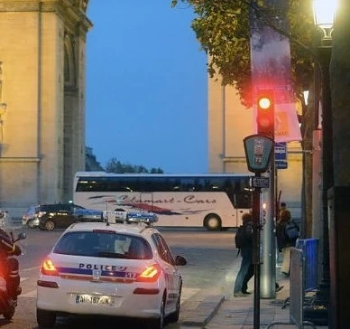 Париж забранява туристическите автобуси в центъра