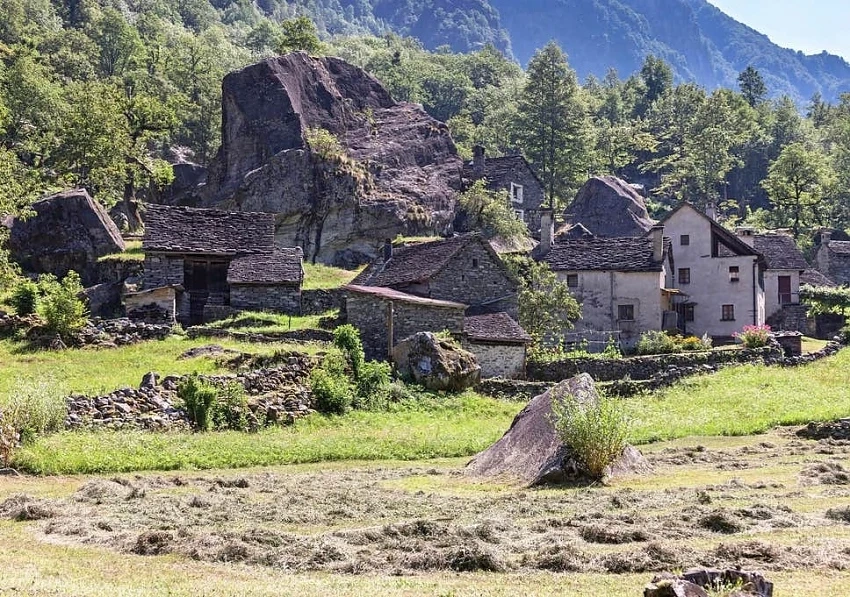  Швейцарско село продава къщи по 1 франк