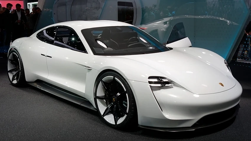 Porsche пуска в продажба електрически спортен автомобил до края на годината