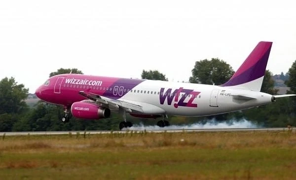 Десетки българи са блокирани във Франкфурт заради полет на Wizz Air