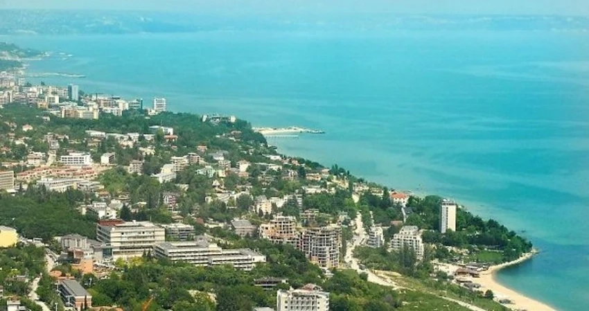Хотелите по морето смъкват цените 