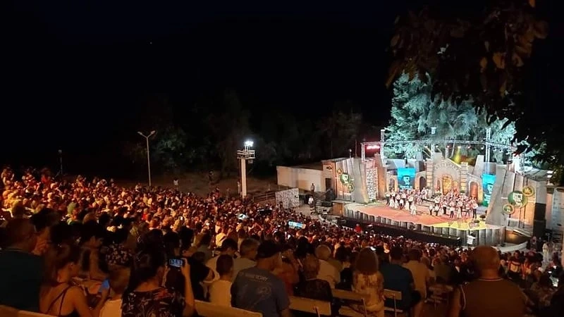 „Пирин Фолк“ препълни Летния театър в Сандански