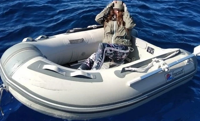 Туристка оцеля два дни в гръцко море с надуваема лодка