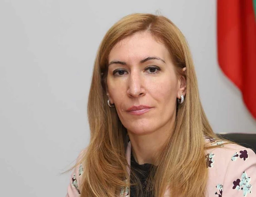 Ангелкова: Застраховката на туроператорите да се обвърже с оборота им
