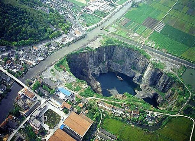 Уникално! Хотел построен в изоставена кариера (снимки)