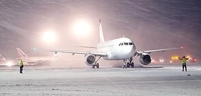 Снежна буря отмени стотици полети в Чикаго