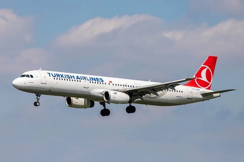 Turkish Airlines с допълнителни мерки срещу коронавируса! Дезинфекцират самолетите след всеки полет