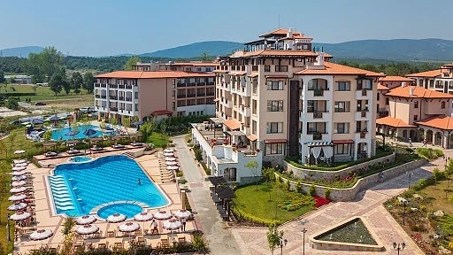 На море в \"Оазис Бийч Клуб\" от сериала \"All inclusive\"