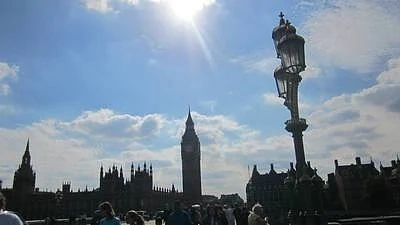 Великобритания въвежда задължителна 14-дневна карантина за всички пристигащи
