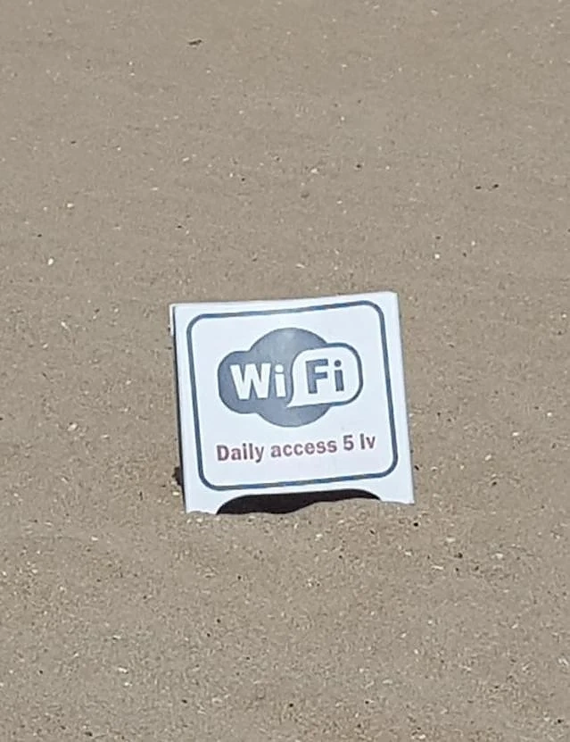 Абсурд: 5 лв. такса за WiFi на плаж в Златни пясъци