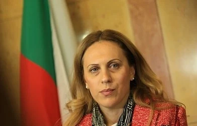 Марияна Николова иска бърза процедура за туроператорите 