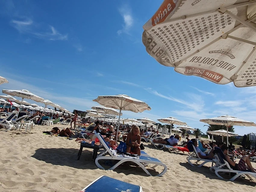 TravelNews директно от Слънчев бряг. Плажът Cacao beach е пълен