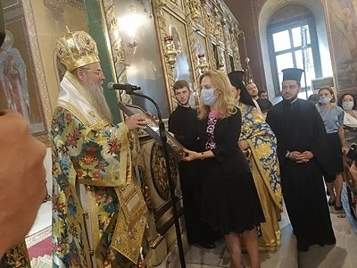 Марияна Николова присъства на светата литургия в църквата \"Успение Богородично\" в Пловдив