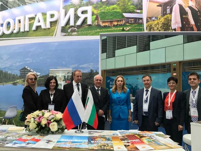 Вицепремиерът Николова откри изложeнието „Отдих“ в Москва