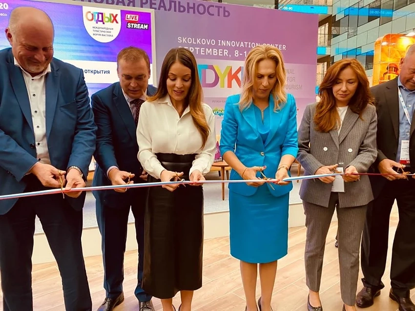 Вицепремиерът Николова откри изложeнието „Отдих“ в Москва