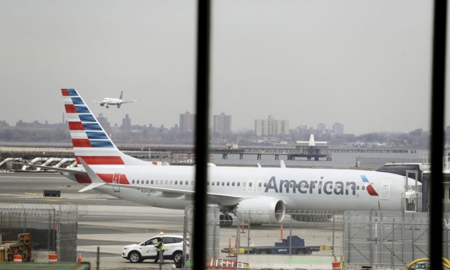 Авиокомпанията American пуска международни полети с тестове