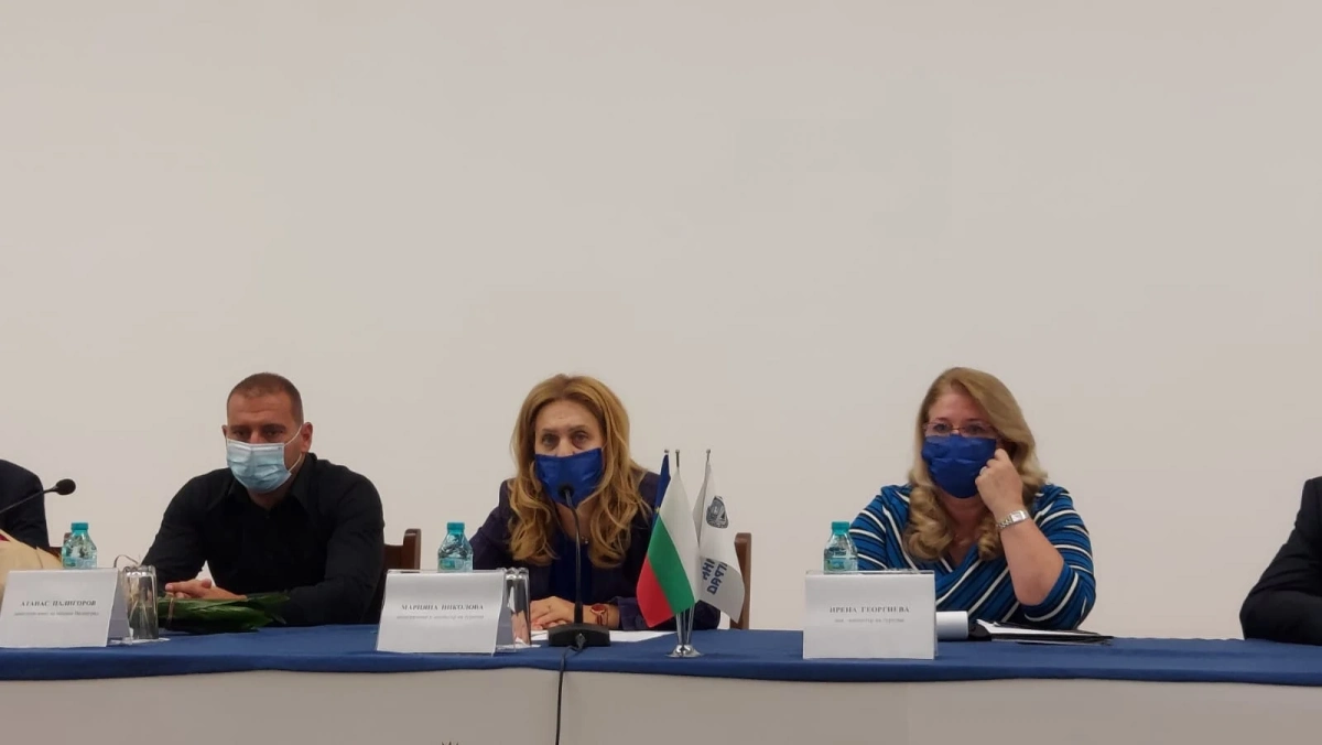 Марияна Николова призова за нова стратегия в туризма
