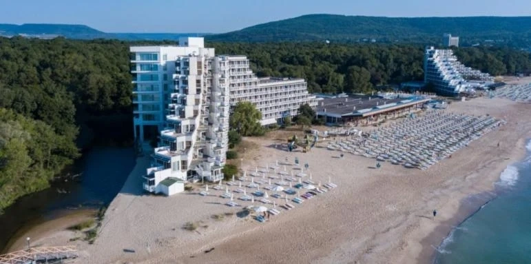Албена ще запази ниските цени на чадъри и шезлонги и през 2021 г.