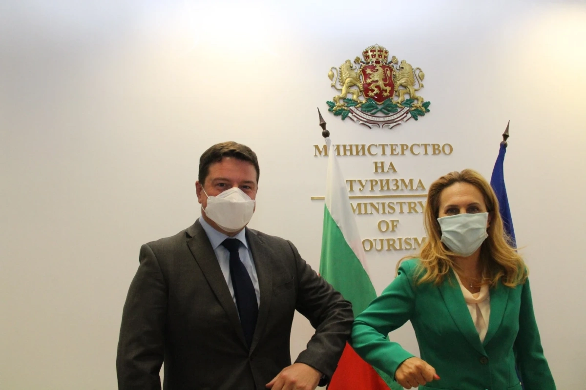 Вицепремиерът Николова поиска премахването на ограниченията в пътуванията с Великобритания