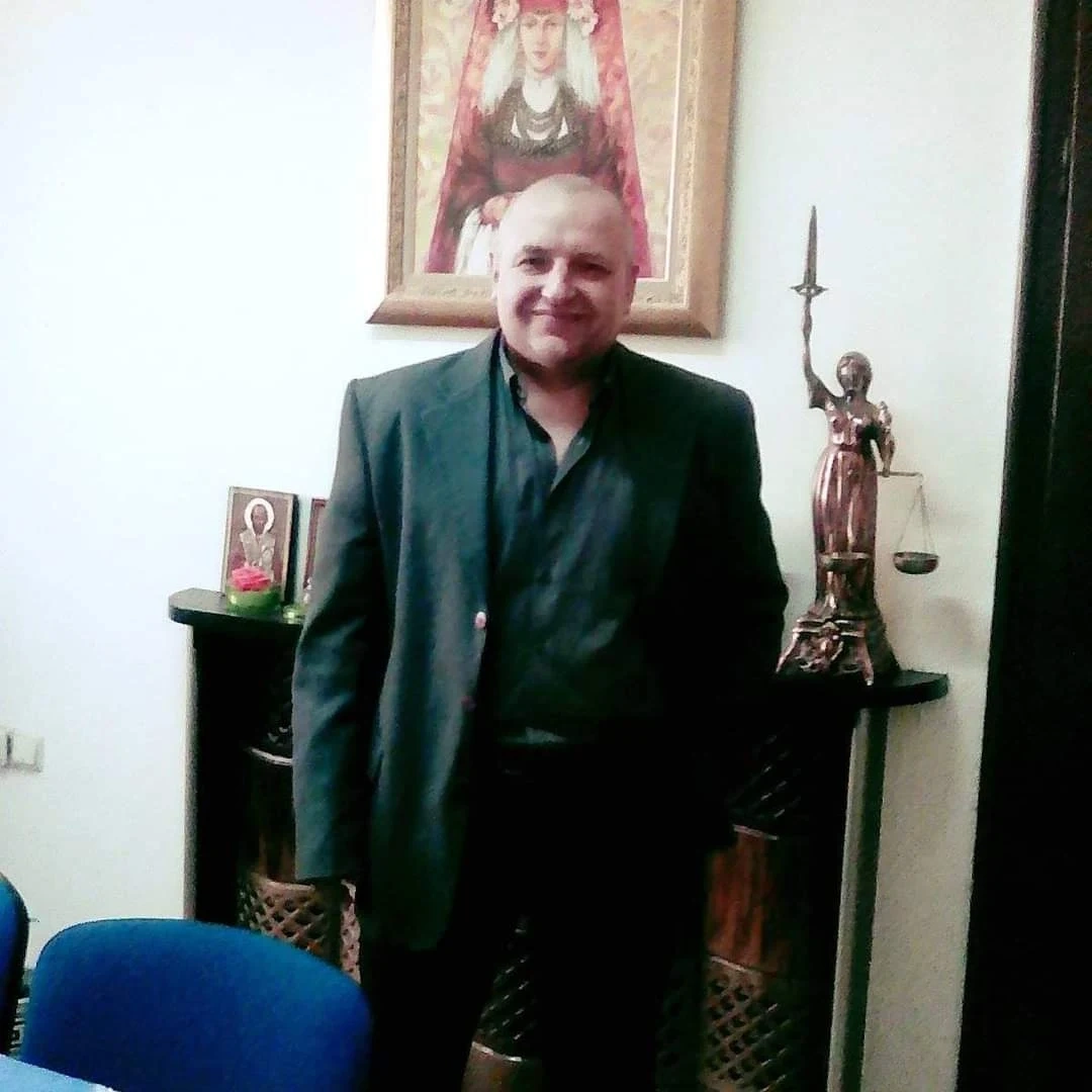 Адвокат Димитър Караниколов: Държавата не трябва да налива повече пари на туроператорите