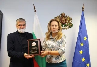 Килимарят Нино Парпулов отличен с грамота от Министерството на туризма