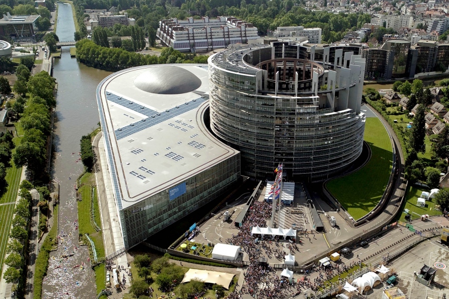 Европейският парламент настоява ЕС да върне визите за САЩ заради България