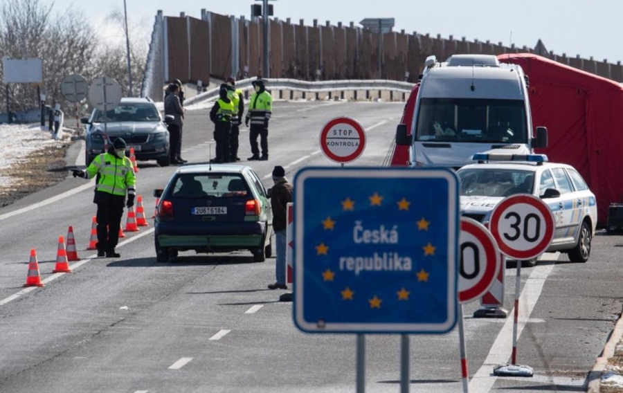 Чехия отново затваря границите си за чужденци