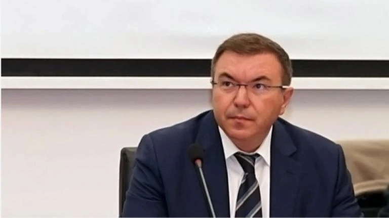 Остава забраната за екскурзии в страната до края на ноември