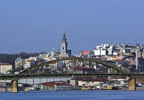 Сърбия ограничава работата на заведенията до 21 ч.