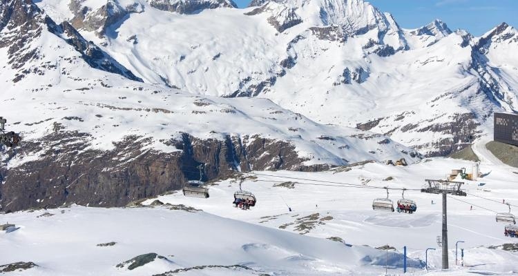Швейцария отваря зимните си курорти за новия сезон
