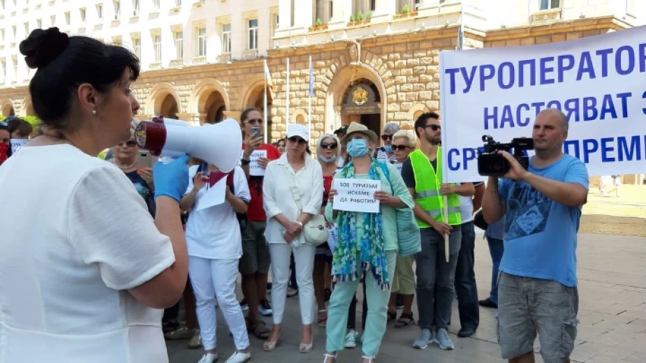 Туроператорите предизвикват правителството
