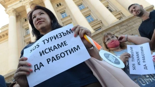 Счетоводство закопава туроператорите за помощите