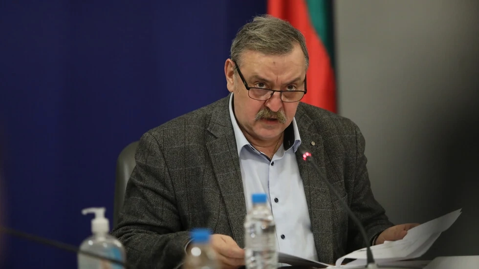 Кантарджиев: Отваряне на ресторантите може да има през април