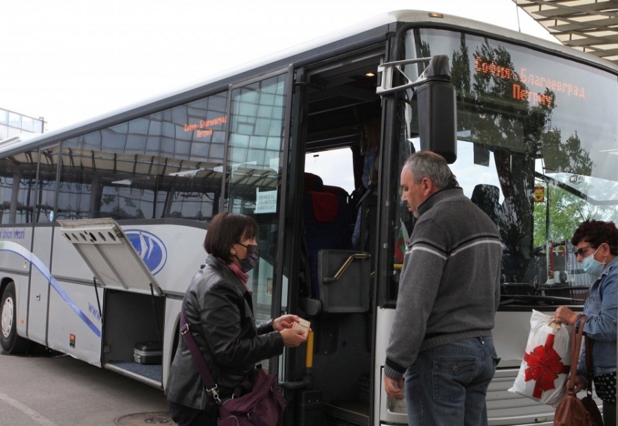 Бизнесът иска възобновяване на автобусните екскурзии в страната