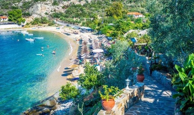 Гърция вече примамва туристи за лятото, дава безплатна нощувка