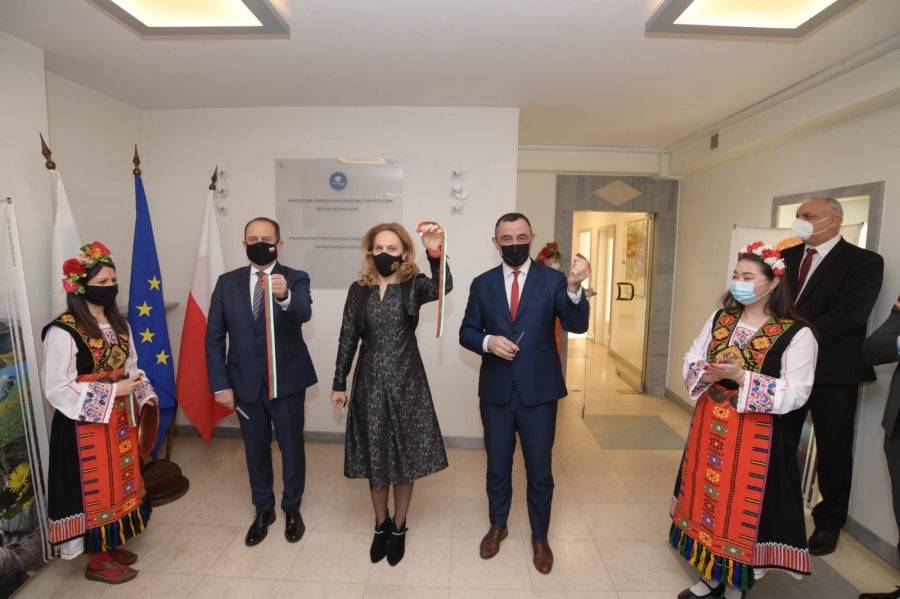 Вицепремиерът Марияна Николова откри българско туристическо представителство във Варшава