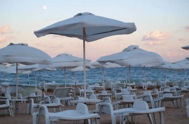 Всички се борят за британските ваксинирани туристи  