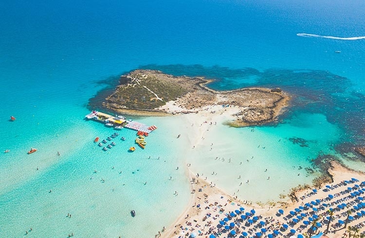 Кипър отваря за туристи от днес