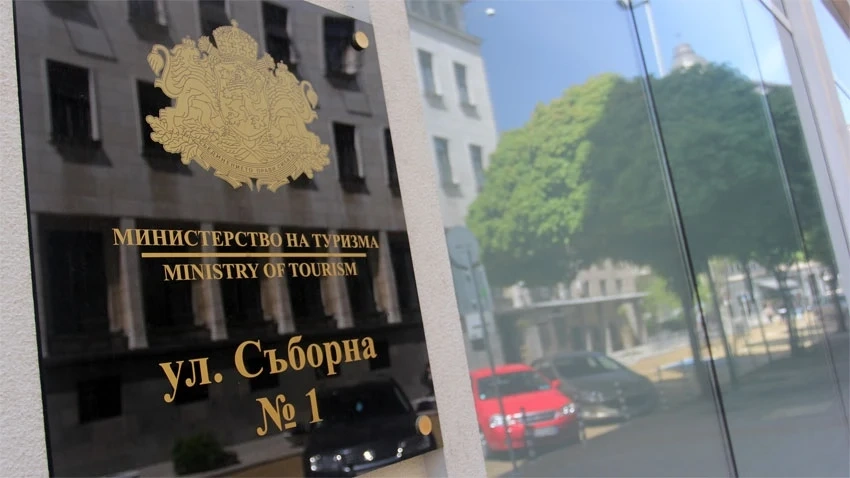 Министерството на туризма стартира прием по държавната помощ за 35 евро за чартърите 