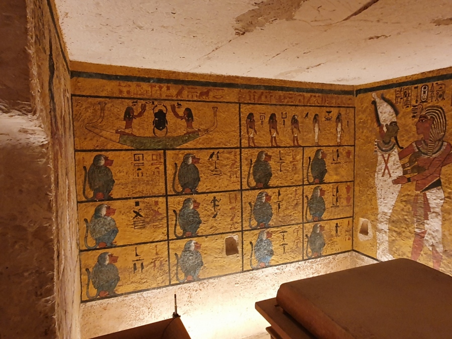 Археолози откриха 110 гробници в Египет