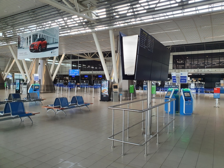 Ваксинираните българи ползват зелен коридор на летище София