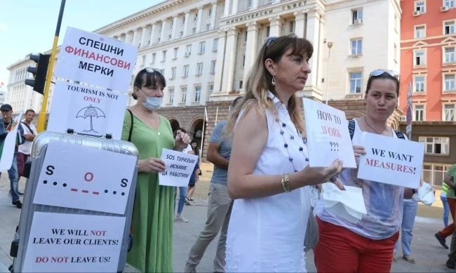 Туроператорите вече се оплакват от Балтова за връщането на парите на клиентите