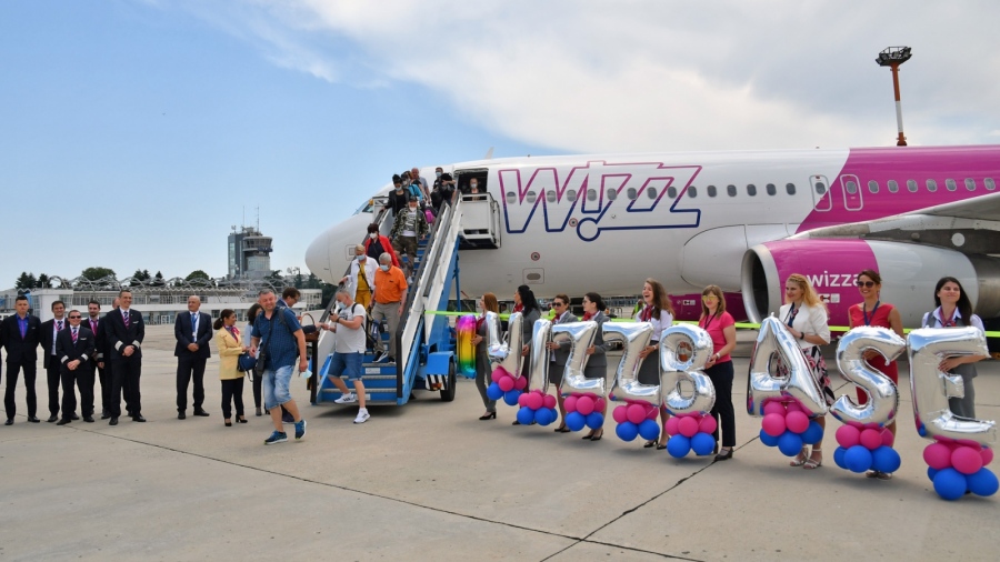 WIZZ AIR  открива първата си база в Бургас и стартира 16 маршрута