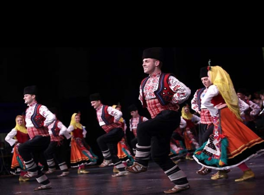 350 танцьори от цялата страна на фестивала на любителските клубове Болярско надиграване